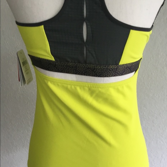 Mountain Hardware active wear top., petite small. - Picture 6 of 8